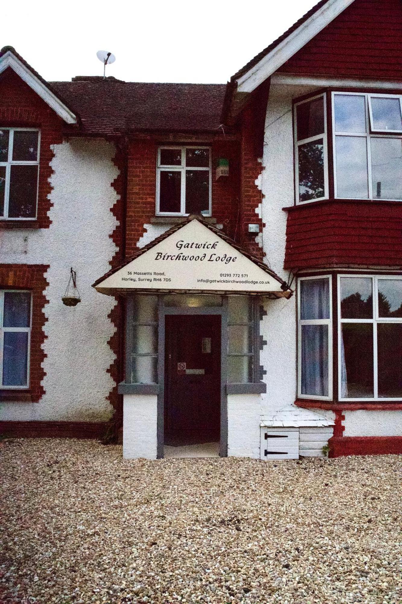 Gatwick Birchwood Lodge With Holiday Parking Horley Exterior photo